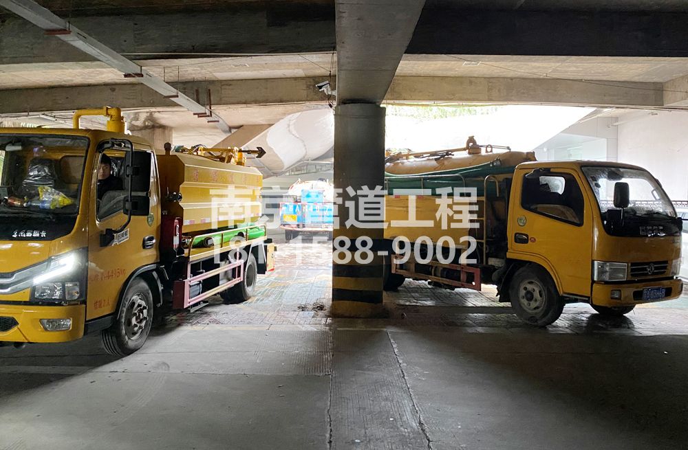 274公教商场地下室化粪池清理